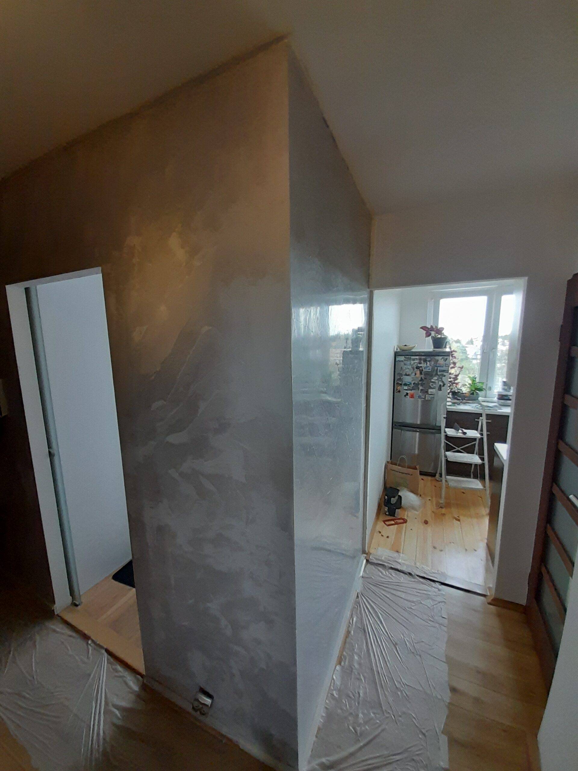 Stiuk Wenecki i Efekt Industrial – Ekskluzywne Wykończenia Wnętrz